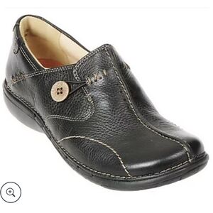 Clarks Women's Unstructured Un.Loop Black Leather Button Slip-Ons - Size 10
